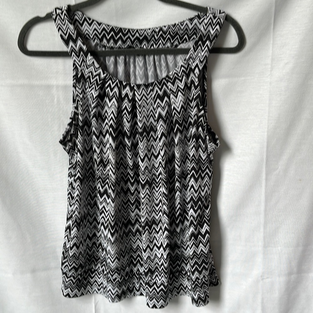 AGB Black White Sleeveless Blouse Geometric Print Flowy Top Size Large
